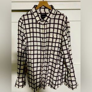 White flannel with a red and grey pattern.  Super soft and comfortable. XXL
